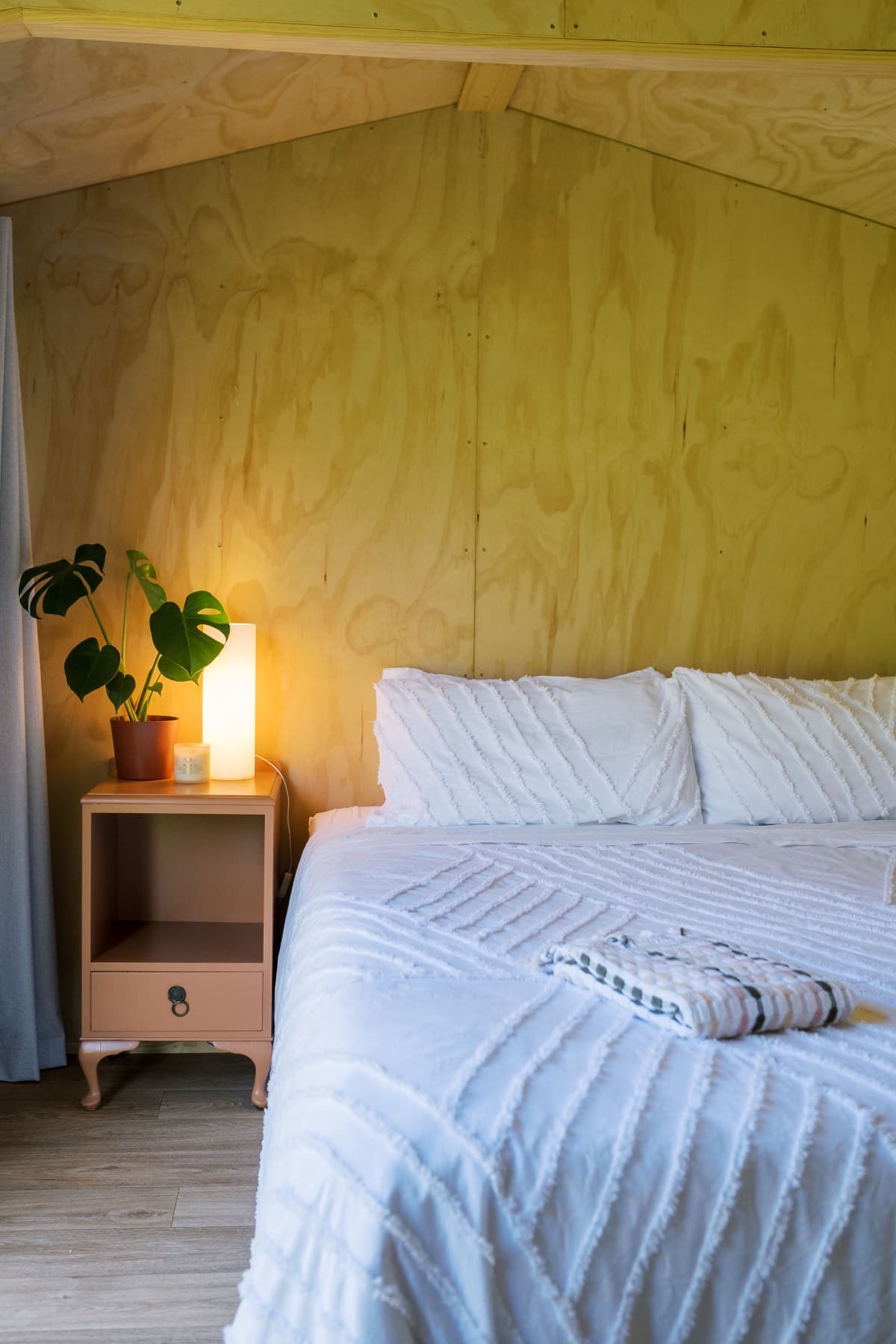 The Fig Tree Cabin at Kula Muriwai, a private cabin with a queen bed